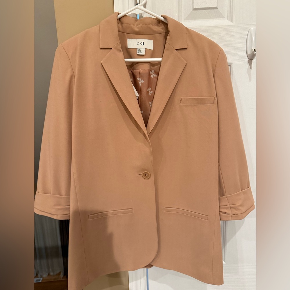 Nude/Cream business blazer
